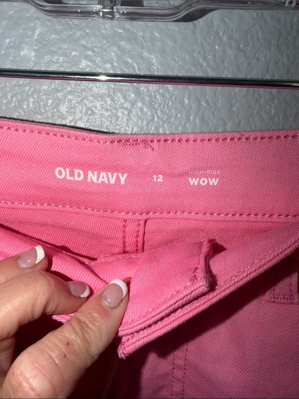 Old Navy Wow High Waisted Women's Pink Casual Stretch Denim Shorts - Picture 2 of 5